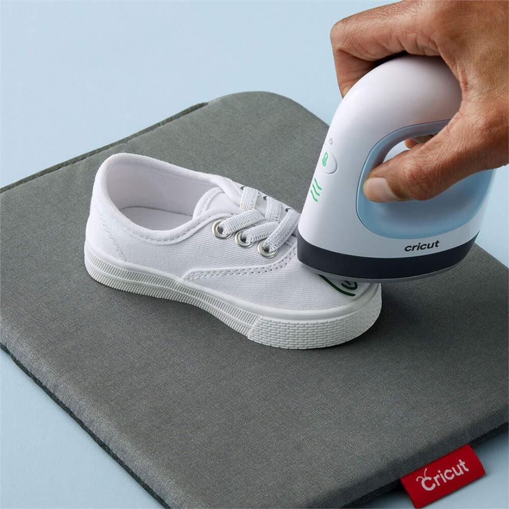 Prensa de Calor EasyPress Mini Cricut, Zen Blue 220V, 3 Níveis de Calor e Ponta de Precisão, Placa Cerâmica, Compacta e Leve